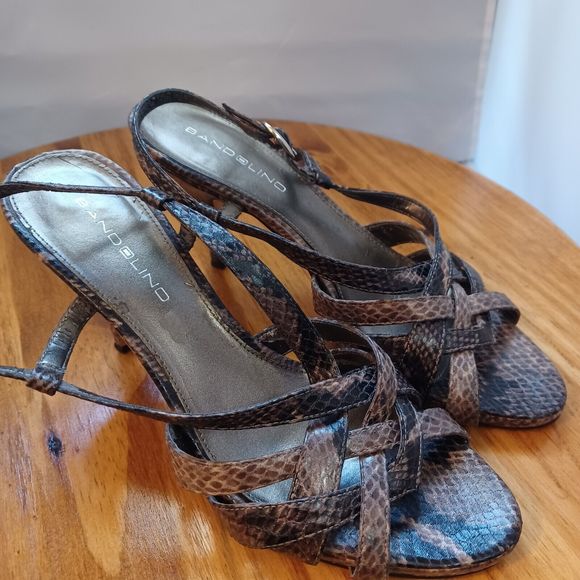 Bandolino Strappy Brown/Black Faux Snakeskin Open Toe 3.5" Heels size 6.5 M - Picture 2 of 11